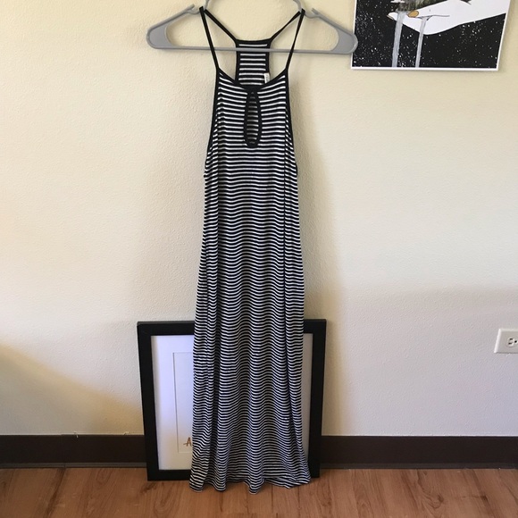 ❌SOLD❌ BLACK STRIPE MIDI DRESS - Picture 2 of 7